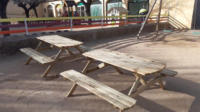 Agullana ha canviat el mobiliari del pati