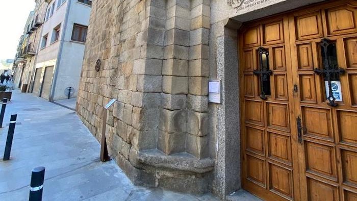 Restaurar l'església parroquial de la Jonquera és urgent. Imatge d'arxiu.