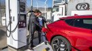 S'inaugura el primer 'hub' de recàrrega ultraràpida de vehicles elèctrics, a la Jonquera