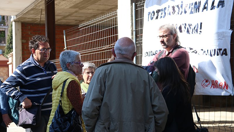 Diverses persones es van concentrar ahir a davant dels jutjats de Figueres
