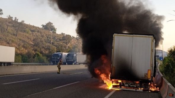 El vehicle s'ha incendiat a dos quarts de set del matí