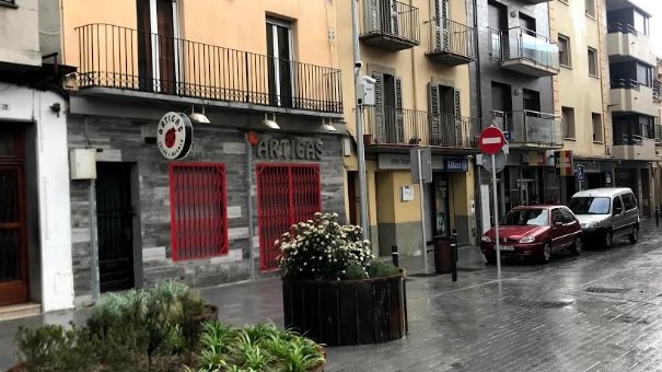 Un dels punts escollits és la plaça Arias Comellas, en ple carrer Major