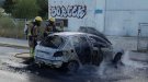 Vídeo. Incendi d'un vehicle al carrer Canigó de la Jonquera