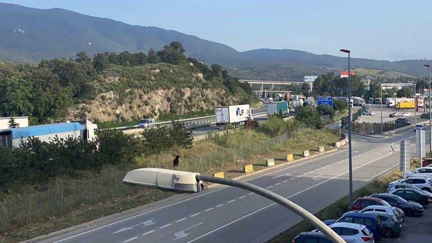 Tram de carretera i autopista paral·lela a la zona de ponent de la Jonquera
