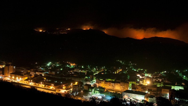 Imatge nocturna del foc