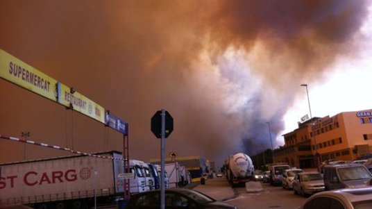 L'incendio vist des del polígon Mas del Pla