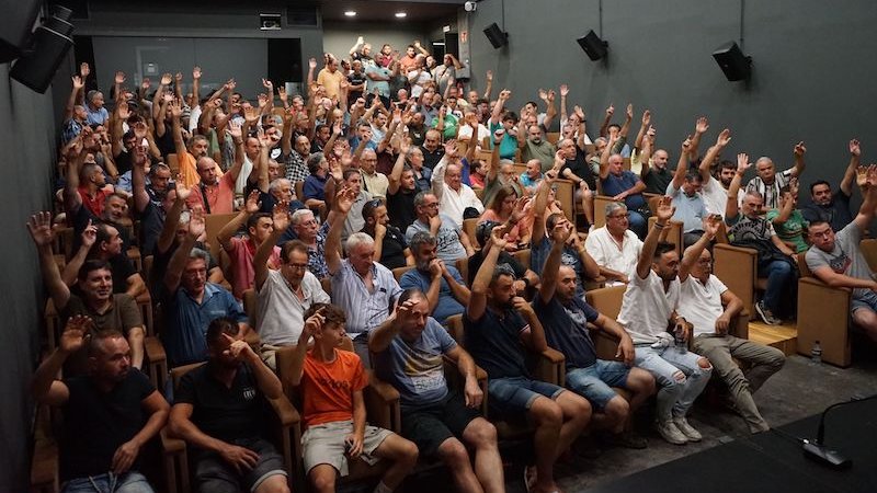 Imatge de l'assemblea on van ser representades les colles de la Jonquera, Agullana i Cantallops