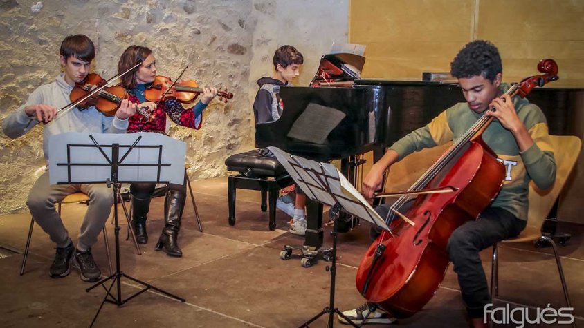 La primera actuació es va fer ahir als Porxos de Can Laporta