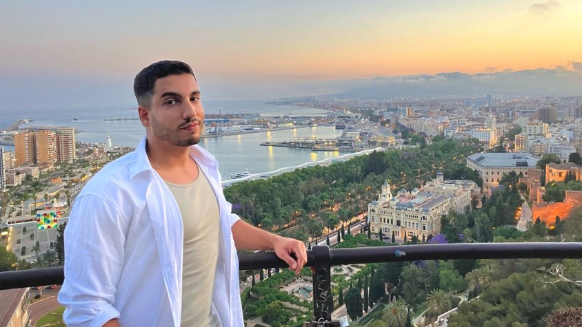 L'Ángel fa dos anys que viu a Málaga, on estudia Publicitat i Relacions Públiques
