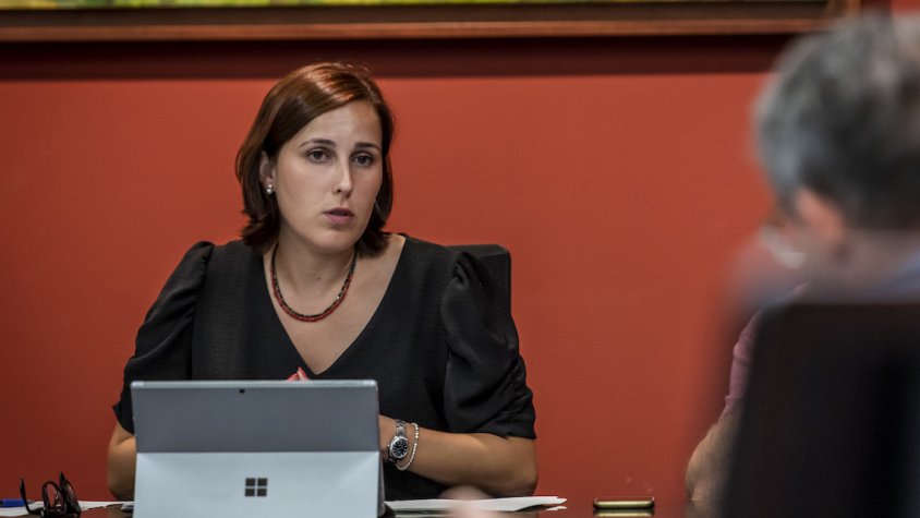 Míriam Lanero, dirigint el seu primer ple com a alcaldessa