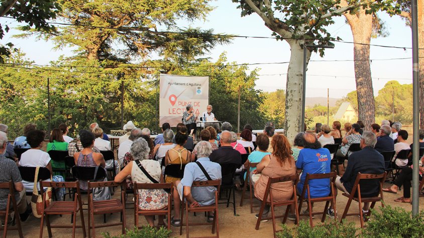 Més d'un centenar de persones es van acostar als Jardins de la Societat