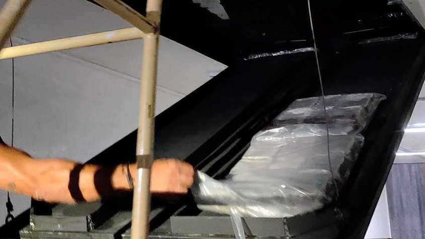 La droga, al rerefons del remolc (cliqueu per ampliar)