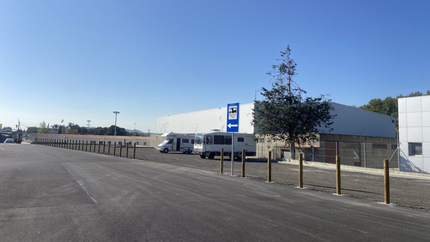 L'espai té capacitat per a 30 autocaravanes