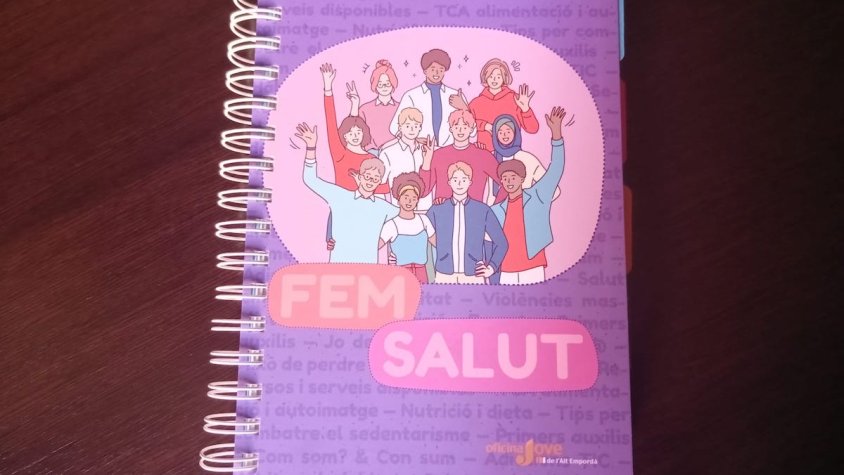 Els alumnes de 3r d'ESO rebran una llibreta que aglutina diferents temes d'interès per als adolescents