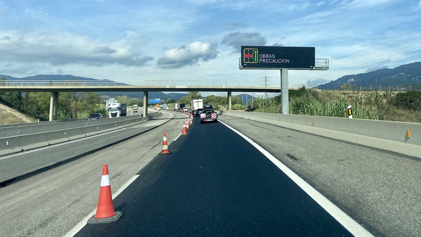 El carril de la dreta ja està reasfaltat