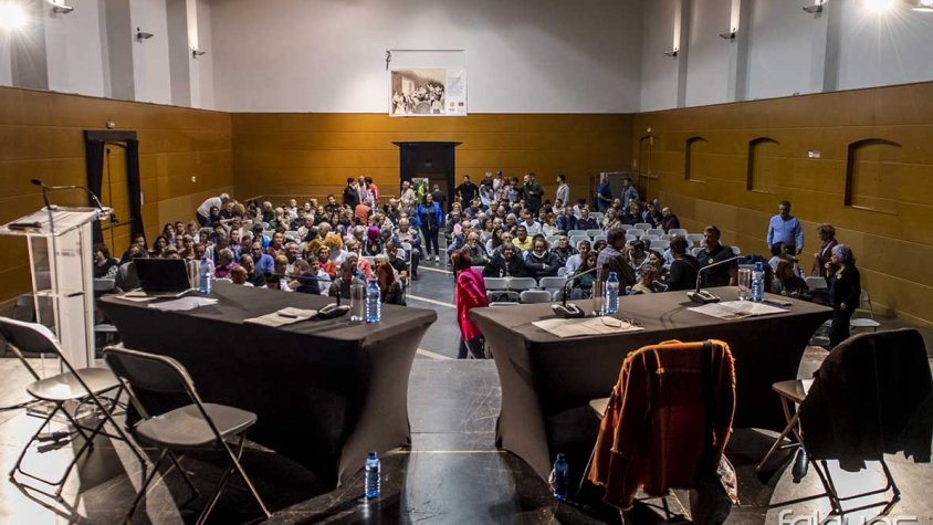 Infojonquera, servei públic per convicció, recursos privats per obligació