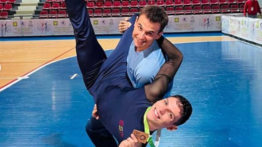 L'Ator, amb un dels patinadors a qui va entrenar a l'Europeu