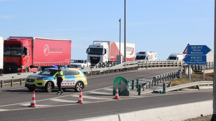 Els Mossos obliguen els vehicles a sortrir a Figueres Nord