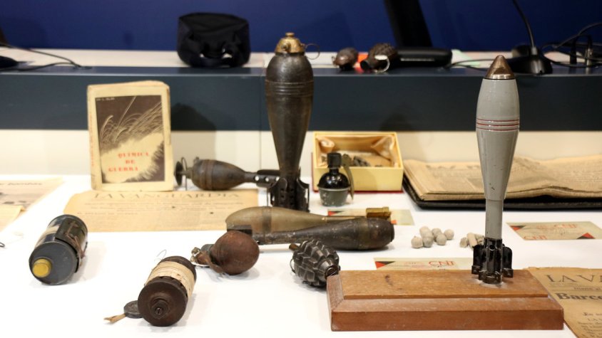 Alguns dels artefactes recopilats pels Mossos en els últims anys