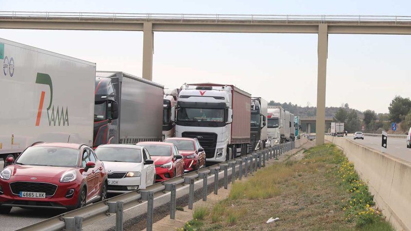 A hores d'ara hi ha diversos quilòmetres de retencions a l'AP-7