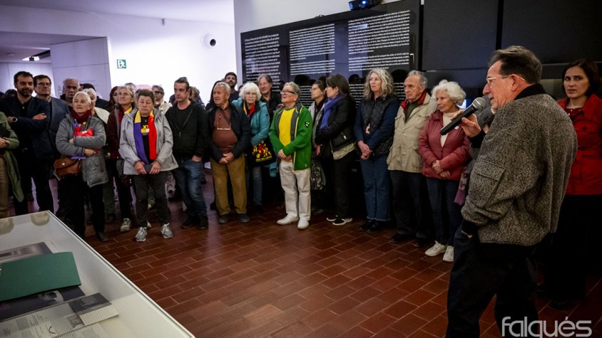 Hi van assistir desenes de persones