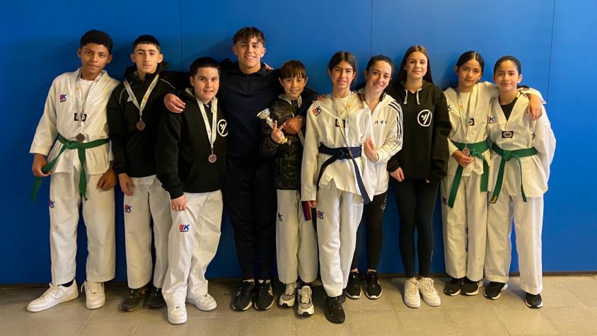El grup de taekwondistes jonquerencs que van participar al campionat
