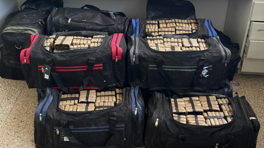 La droga estava a dins d'unes maletes (cliqueu per ampliar)