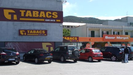Les 'caramboles' del comerç del tabac entre el Pas de la casa i la Jonquera. Imatge d'arxiu.