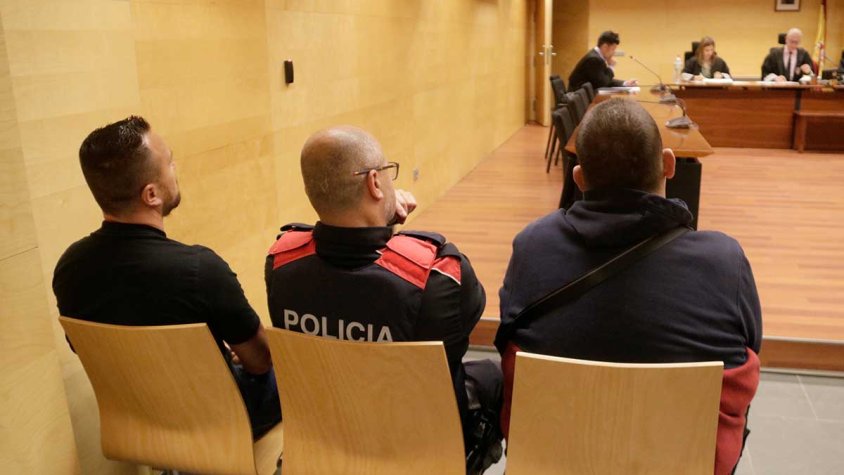 Els dos acusats s'han desvinculat dels fets durant el judici i han explicat que el camió l'havien portat altres xofers abans que ells