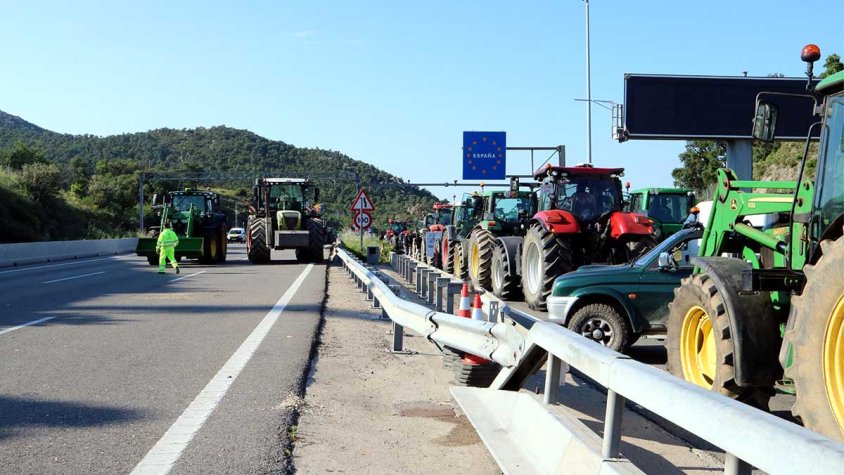 Revolta Pagesa qualifica "d'èxit" la convocatòria que ha tallat tots els passos fronterers amb França