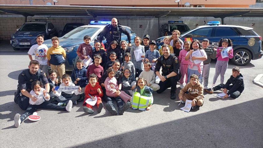 La visita s'emmarca dins el Pla Director cap als escolars per part de l’estament policial.