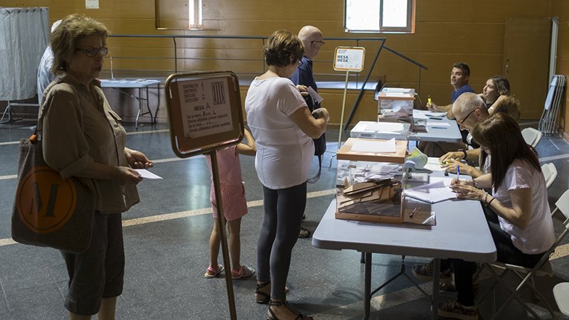 Imatges d'una jornada electoral a la Jonquera