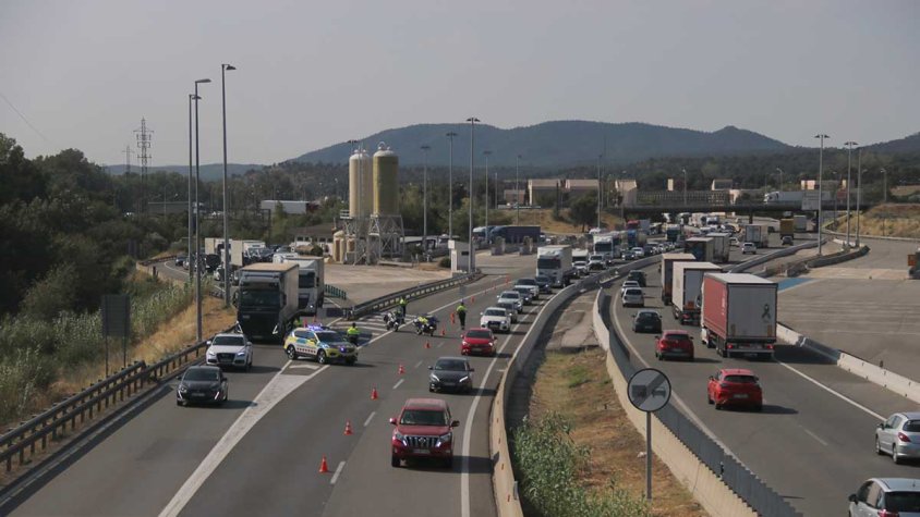 Autopista a la Jonquera: 8 quilòmetres de cua en sentit nord