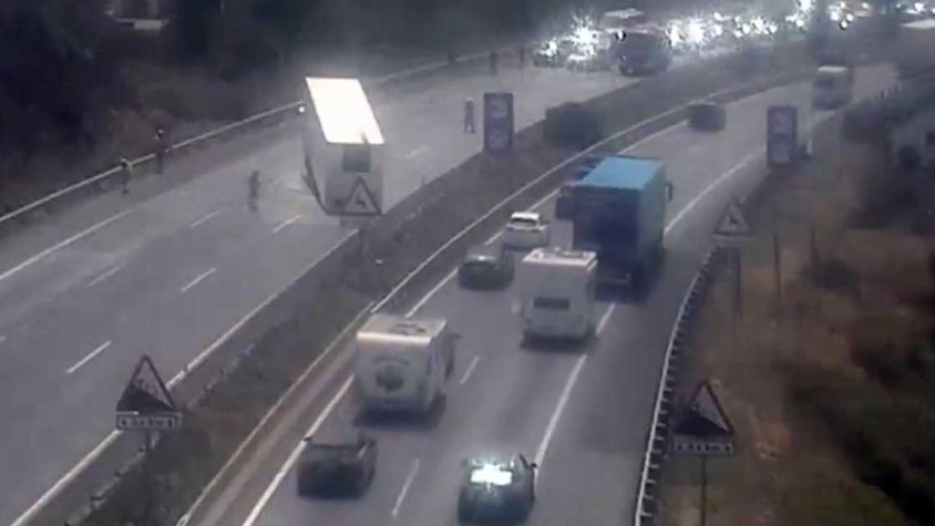 Tallada la AP-7 a la Jonquera en sentit nord per un accident