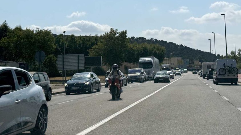 La Jonquera a l'agost, entre el trànsit intens i el col·lapse. Imatge del 12 d'agost pasat.