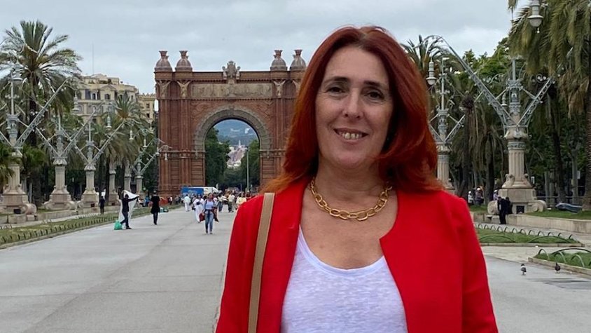 La Sònia Martínez, just abans d'entrar al Parlament (cliqueu per ampliar)