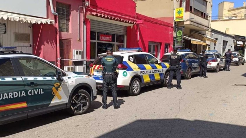 Denunciades dues botigues al Portús per diversos delictes