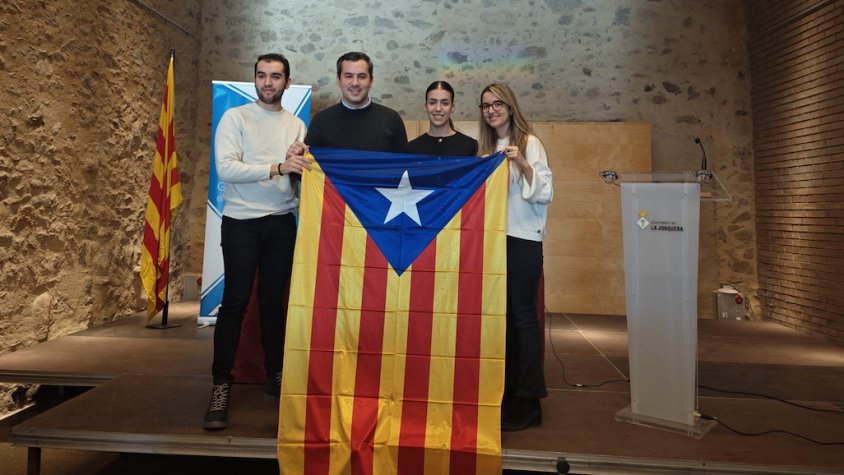 L'Ona, segona per la dreta, quan la van escollir presidenta als Porxos de Can Laporta