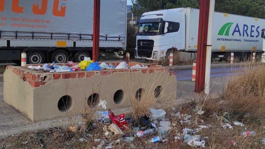 Aparició de deixalles a la Campa d'importació de la duana de la Jonquera