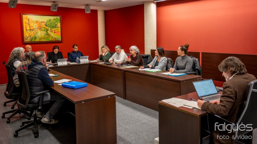 A l'última sessió la sala de plens ja es va omplir de gom a gom