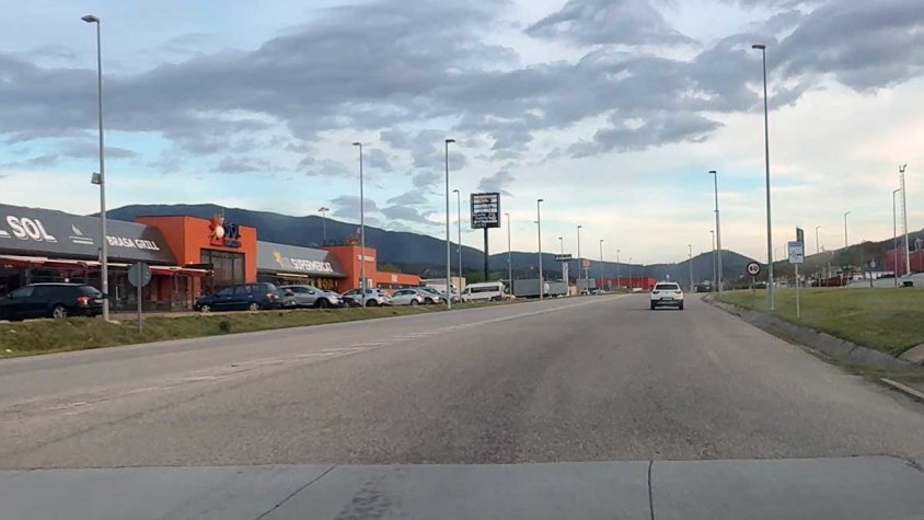 Veïns denuncien la manca de senyalització clara (pintura senyalització horitzonatl) a la sortida de la rotonda del Mas Morató