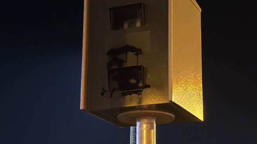 Intenten inutilitzar el radar de la Jonquera embrutant-lo amb pintura negra