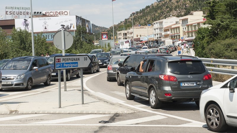 La Jonquera, saturada pel trànsit intens aquests dies d'agost