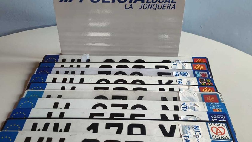 La picaresca dels delinqüents fronterers: posar plaques provisionals franceses per ocultar cotxes que busca la policia