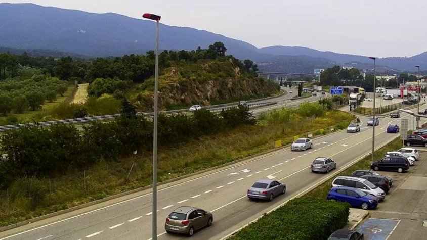 L'incendi forestal de Narbona talla l’A9 a Perpinyà i condiciona el trànsit amb la Jonquera