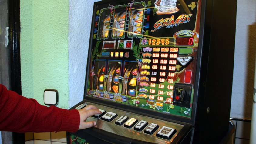 Fins a 35 establiments de la Jonquera tenen alguna tipus de maquina escurabutxaques