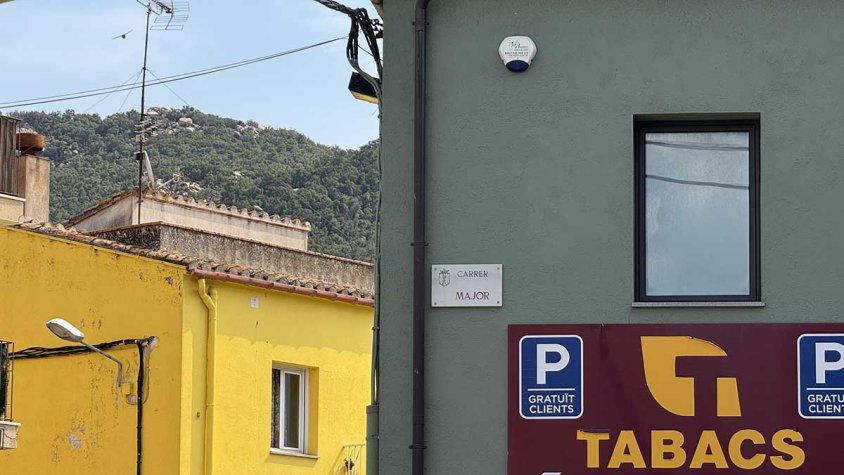Placa del carrer Major de la Jonquera