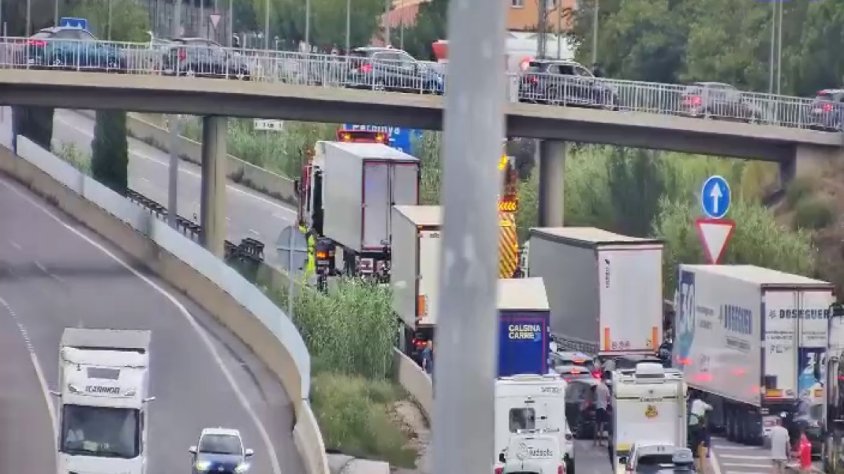 Tallada l'AP-7 a la Jonquera en sentit nord/França