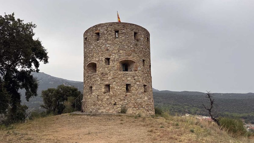 La Torre del Serrat de la Plaça, l’altra sentinella de la Jonquera
