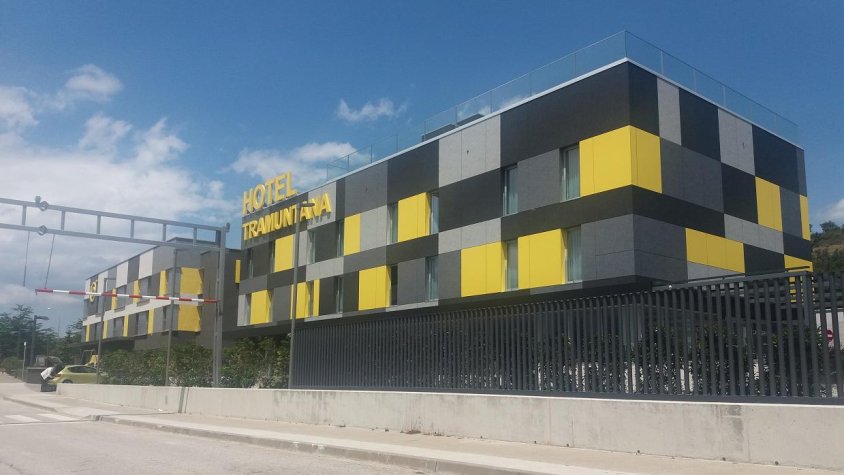 El nou edifici està connectat amb el que hi havia fins ara